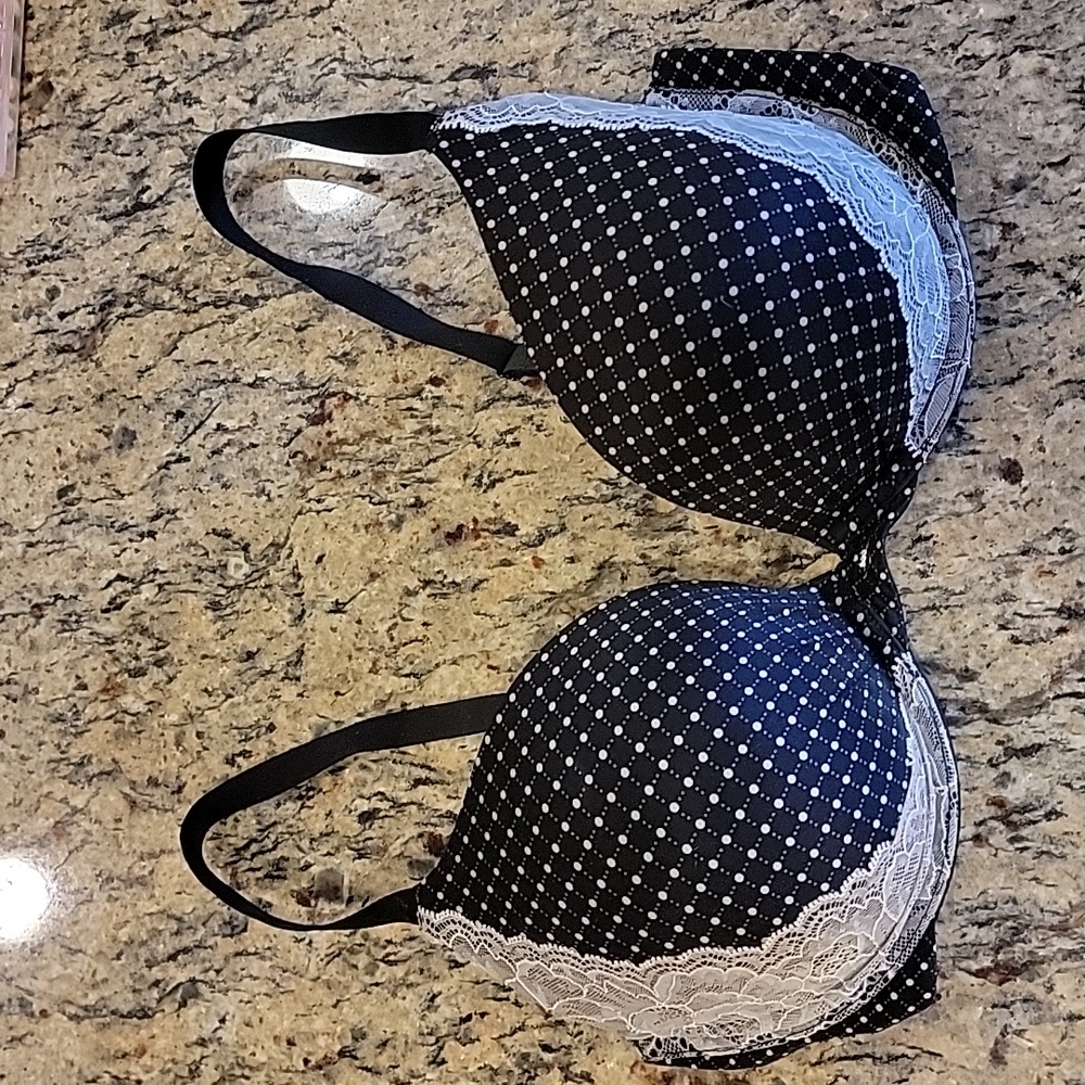 Victoria's Secret Fabulous Plunge Push Up Bra 36DD
